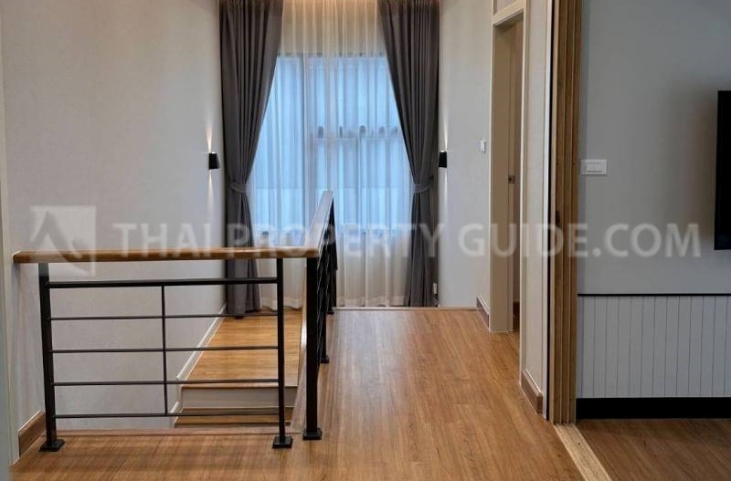 House with Shared Pool in Bangnatrad 